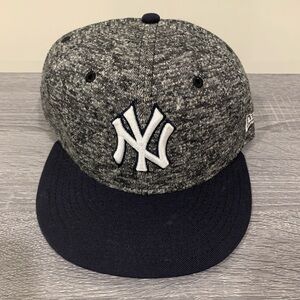 New Era New York Yankees Snapback Hat – Heather Grey & Navy – Good Condition